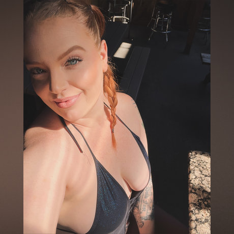 Sasha quot Sapphire quot Gold nudes only fans