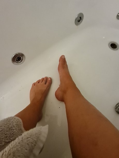 10 toes and me_ onlyfans nudes