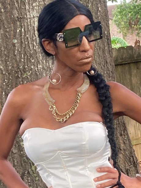 TheeSupermodel onlyfans nudes