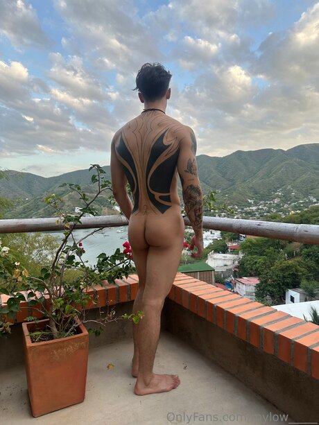 MilO onlyfans leakes