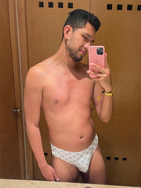 Carlos V zquez onlyfans leaked nude