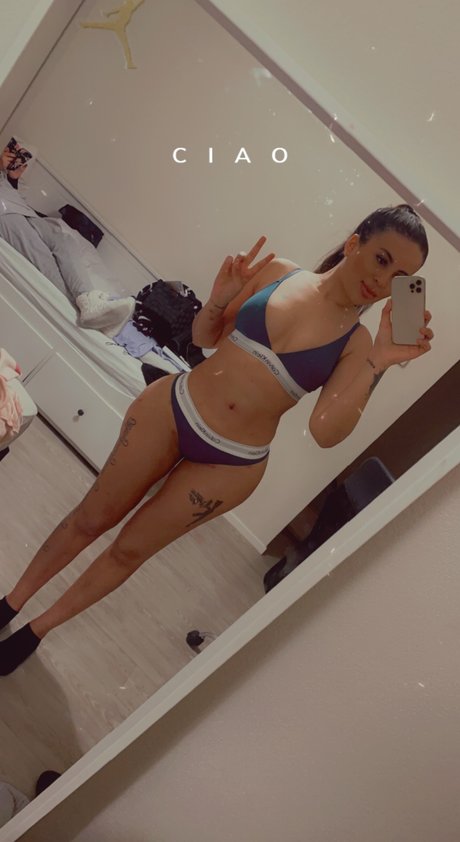 Oulaya arabiya onlyfans pics