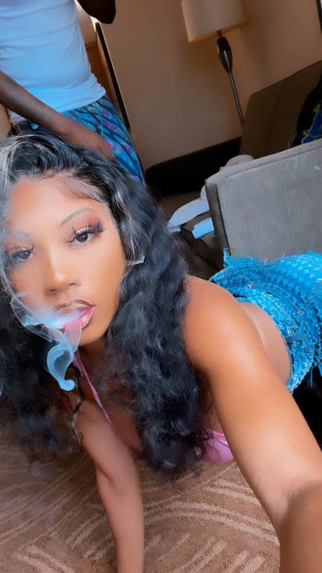 RAUNDOE leaks onlyfans