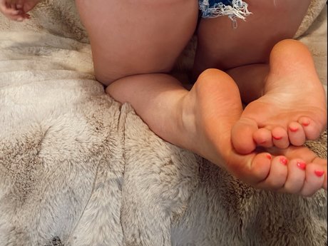 Ticklish toes_ onlyfans photos