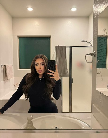 Rayleen Vega naked onlyfans