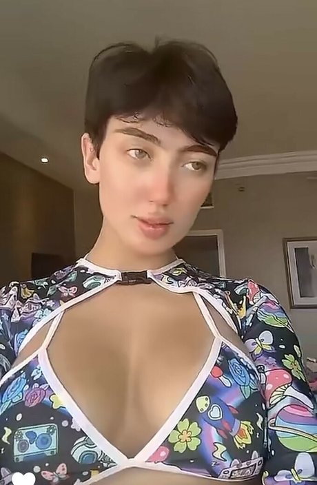 Roz Idrissi onlyfans images