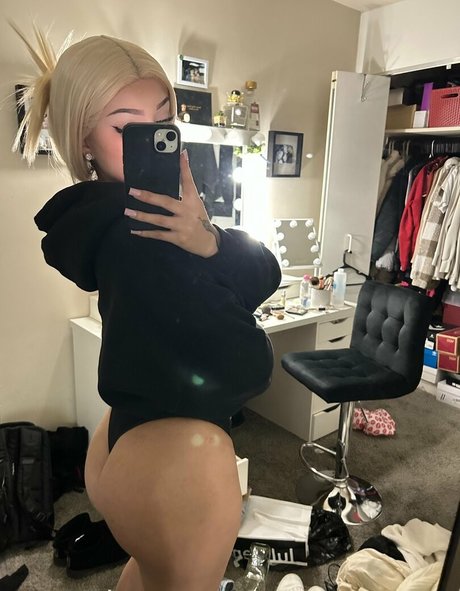 Leslie Emma onlyfans content