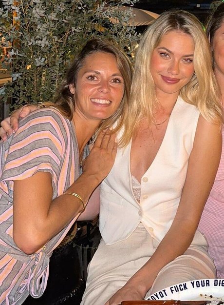 Hanna Edwinson onlyfans leaked tits