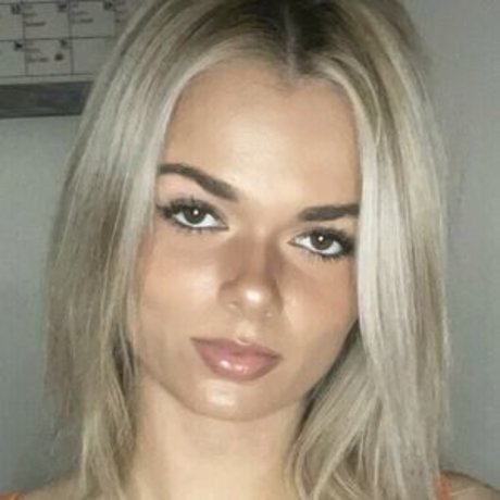 Lily Dobbs nude leak onlyfans