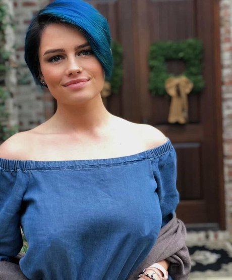 Hallie Clark onlyfans leajs