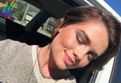 Hallie Clark free only fans