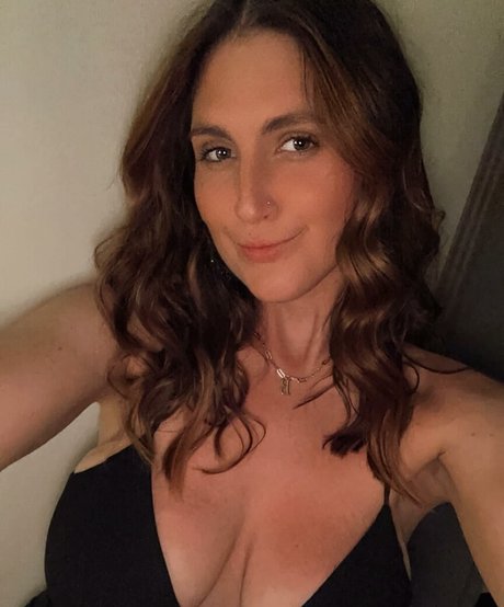 Rachel Myers onlyfans strip tease