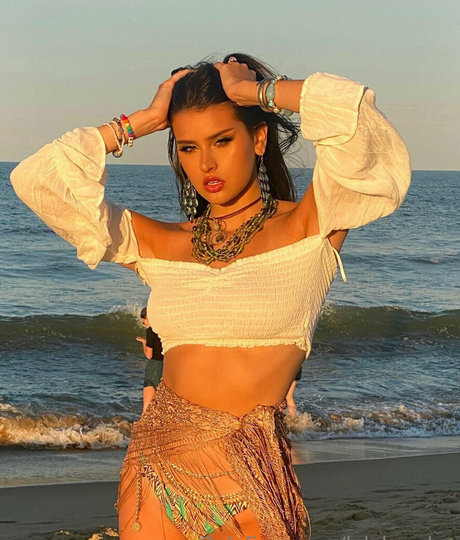 lolalourdes onlyfans strip tease