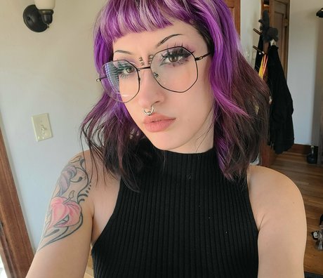 lucyluciid strip onlyfans