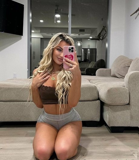 taylorskully onlyfans nude pics