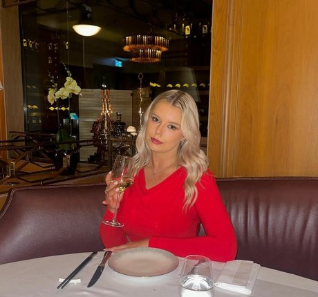 Sarah Anne Hooper onlyfans photos