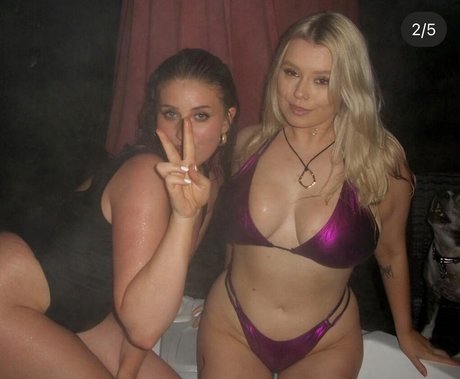 Sarah Anne Hooper onlyfans leaked tits