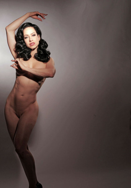 Queen Pea onlyfans model images