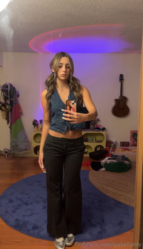 isabellaroy onlyfans model photo