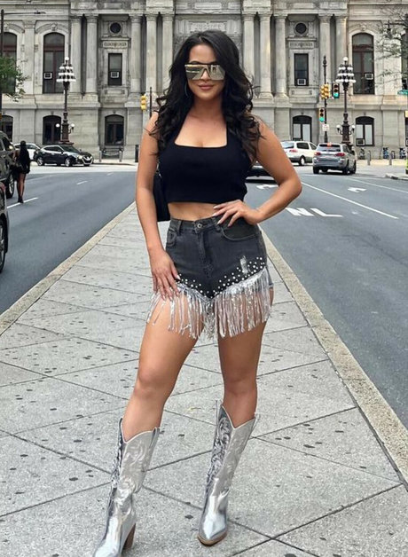 Frances Wang onlyfans striptease