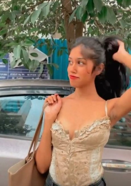 Vrushali Bathina naked onlyfans leaked