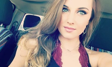 Emilee Atchley onlyfans leak fuck