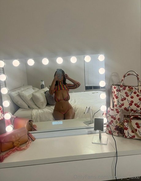 evelyn luxe onlyfans