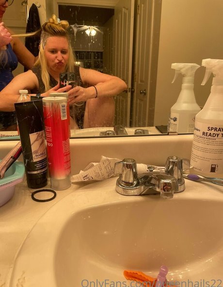 queenhails22 onlyfans nude content