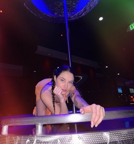 sthrnbellexo onlyfans pics