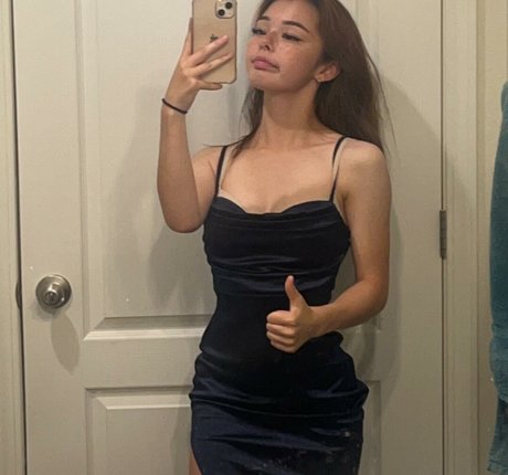 Carly Mai onlyfans striptease