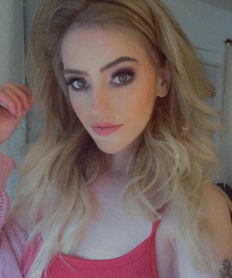 Abby After Dark onlyfans topless