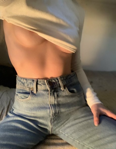 monicascaroni nude onlyfans leaked