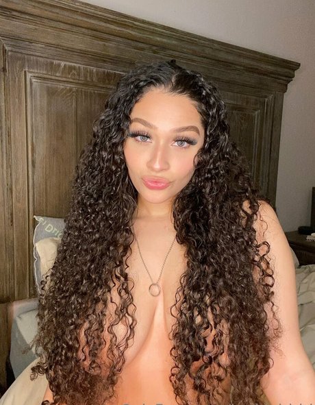 baddgirlriri onlyfans nude tits