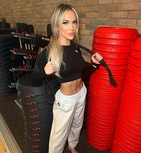 Karmen Petrovic onlyfans model images