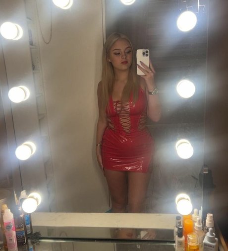 Brooke Marsden onlyfans tits