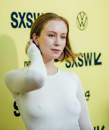 Hannah Einbinder onlyfans naked pics