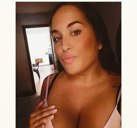 elviabombon onlyfans public photos