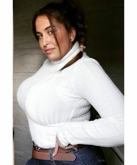 elviabombon onlyfans porn leak