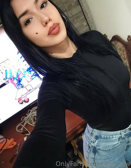 queenlatinna onlyfans nudes