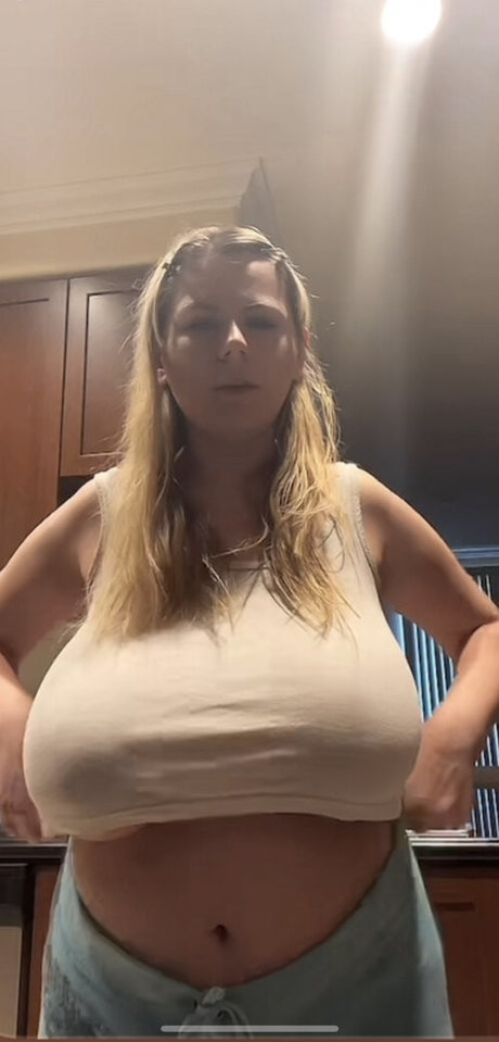 Emspensiveemily naked onlyfans pics