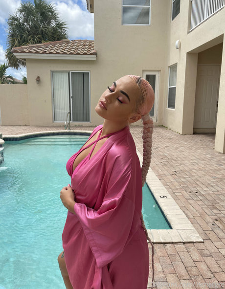 olivia snow69 onlyfans model photos