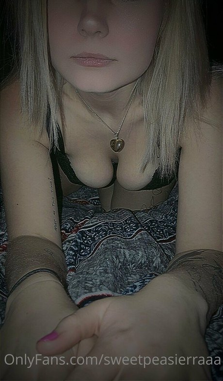 sweetpeasierraaa onlyfans naked leak