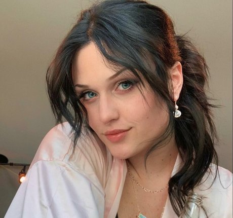 poutyfox onlyfans picture