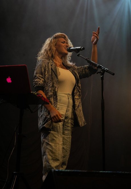 Tori Kelly only fans sex