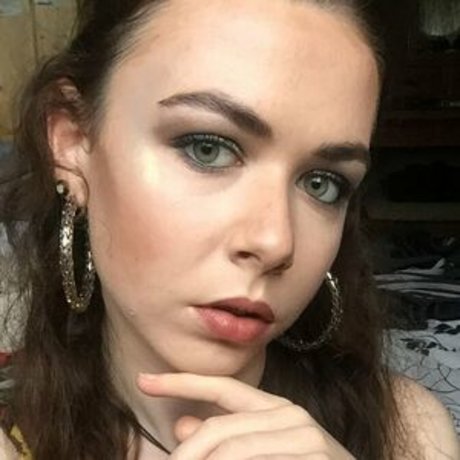 Abby Reeman onlyfans strip tease