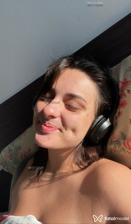 Senhoritaisasilva only fans pictures