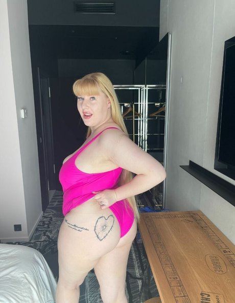 CaylaSnow nude onlyfans