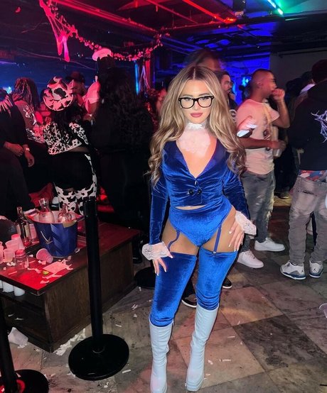 Mae Welsch onlyfans sexy