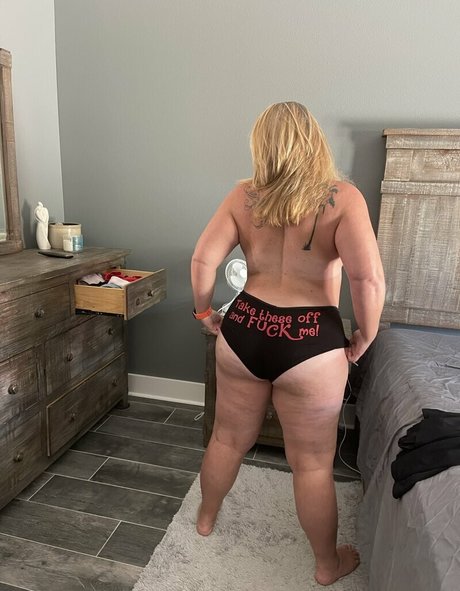 FloridaHotWife69 only fans content