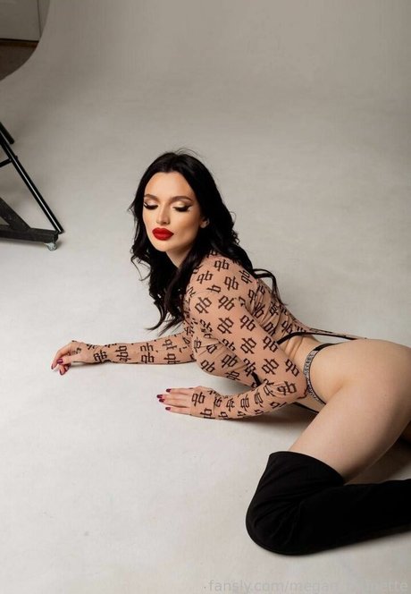 megan brunette onlyfans model photo